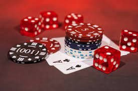Pengguna menikmati platform hiburan sports dan casino dengan perangkat mobile di kota Jakarta